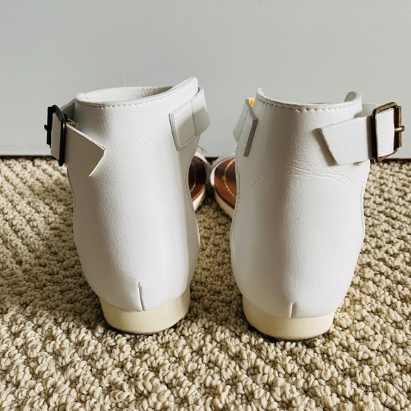 White Mossimo sandals with ankle buckle. - Picture 4 of 8